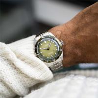 Divers Sixty‑Five Date