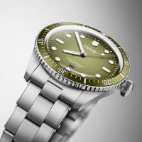 Divers Sixty‑Five Date