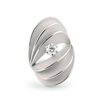 Velaa Royale Ring