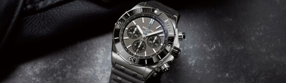 Slider_SuperChronomat_B01_44_Titanium_3840x1120px